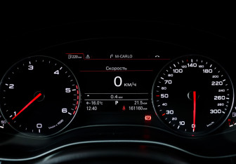 Подержанный автомобиль Audi A7 2012 года (11 фото)