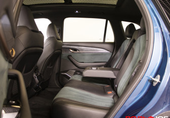 Подержанный автомобиль Geely Monjaro 2024 года (10 фото)