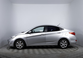 Подержанный автомобиль Hyundai Solaris Sedan 2013 года (8 фото)