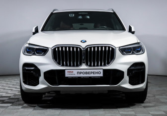 Подержанный автомобиль BMW X5 2022 года (2 фото)