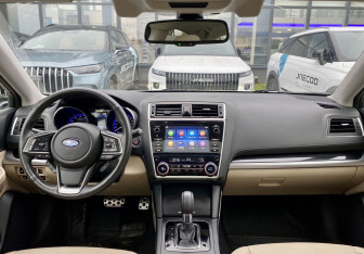 Подержанный автомобиль Subaru Legacy Sedan 2019 года (14 фото)