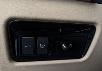 Подержанный автомобиль Jaguar XF Sedan 2019 года (28 фото)