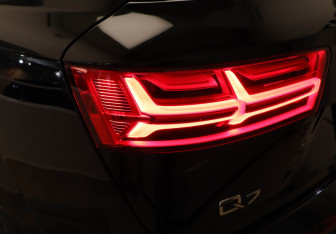 Подержанный автомобиль Audi Q7 2016 года (27 фото)