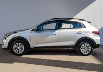 Подержанный автомобиль Kia Rio Hatchback 2021 года (8 фото)