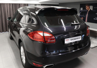 Подержанный автомобиль Porsche Cayenne 2012 года (6 фото)