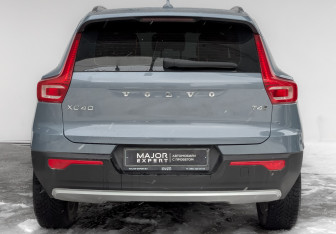Подержанный автомобиль Volvo XC40 2020 года (6 фото)