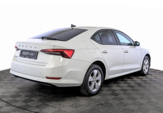 Подержанный автомобиль Skoda Octavia Liftback 2022 года (5 фото)