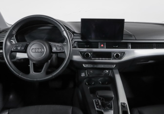 Подержанный автомобиль Audi A4 Sedan 2020 года (12 фото)