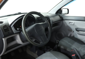 Подержанный автомобиль Kia Picanto 2006 года (13 фото)