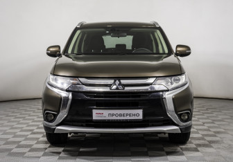 Подержанный автомобиль Mitsubishi Outlander 2017 года (2 фото)