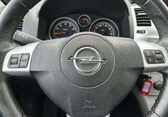 Подержанный автомобиль Opel Zafira Compactvan 2012 года (12 фото)