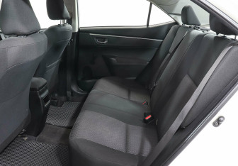 Подержанный автомобиль Toyota Corolla Sedan 2013 года (14 фото)