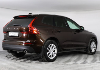 Подержанный автомобиль Volvo XC60 2021 года (5 фото)