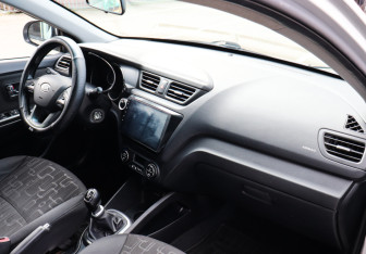 Подержанный автомобиль Kia Rio Sedan 2012 года (8 фото)