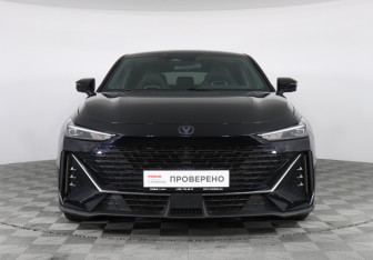 Подержанный автомобиль Changan UNI-V 2023 года (2 фото)