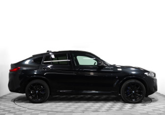 Подержанный автомобиль BMW X4 2021 года (4 фото)