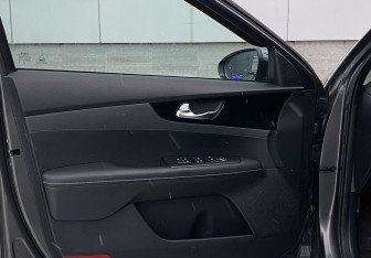 Подержанный автомобиль Kia Cerato Sedan 2022 года (19 фото)