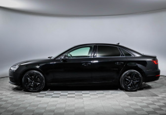 Подержанный автомобиль Audi A4 Sedan 2018 года (8 фото)
