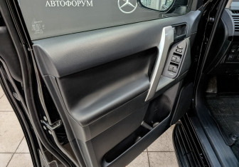 Подержанный автомобиль Toyota Land Cruiser Prado 2021 года (18 фото)