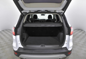 Подержанный автомобиль Ford Kuga 2019 года (13 фото)