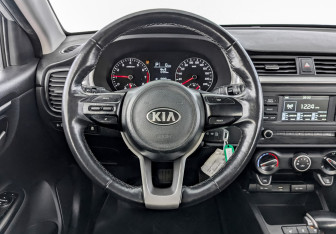 Подержанный автомобиль Kia Rio Hatchback 2021 года (21 фото)