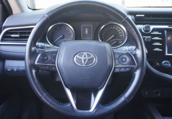 Подержанный автомобиль Toyota Camry Sedan 2019 года (14 фото)