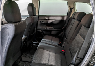 Подержанный автомобиль Mitsubishi Outlander 2018 года (12 фото)