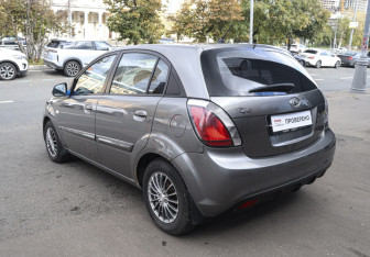 Подержанный автомобиль Kia Rio Hatchback 2010 года (4 фото)