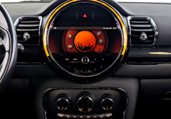 Подержанный автомобиль MINI Clubman Wagon 2021 года (15 фото)