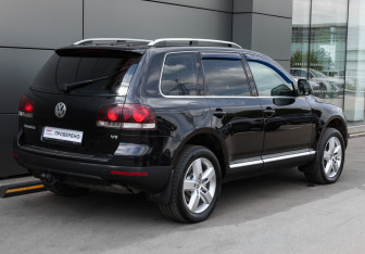 Подержанный автомобиль Volkswagen Touareg 2008 года (5 фото)