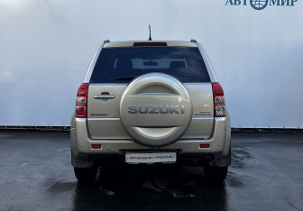 Подержанный автомобиль Suzuki Grand Vitara 2010 года (6 фото)
