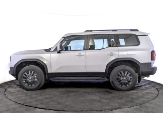 Подержанный автомобиль Toyota Land Cruiser Prado 2024 года (8 фото)