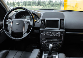 Подержанный автомобиль Land Rover Freelander 2013 года (10 фото)