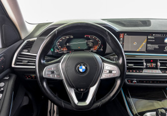 Подержанный автомобиль BMW X7 2019 года (23 фото)