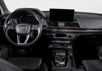 Подержанный автомобиль Audi Q5 2021 года (31 фото)
