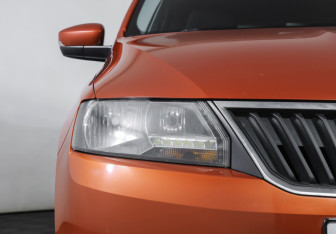 Подержанный автомобиль Skoda Rapid Liftback 2017 года (22 фото)