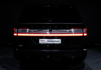 Подержанный автомобиль Lincoln Navigator 2021 года (26 фото)