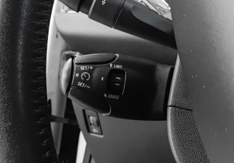 Подержанный автомобиль Peugeot 208 2013 года (16 фото)