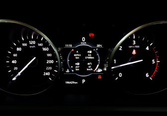 Подержанный автомобиль Land Rover Discovery 2017 года (13 фото)