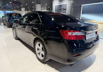 Подержанный автомобиль Toyota Camry Sedan 2014 года (4 фото)