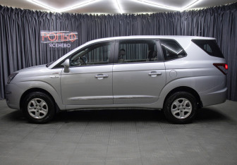 Подержанный автомобиль SsangYong Stavic 2013 года (8 фото)