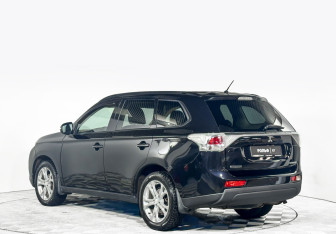 Подержанный автомобиль Mitsubishi Outlander 2012 года (7 фото)
