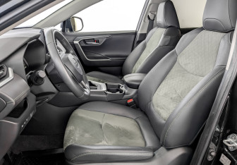 Подержанный автомобиль Toyota RAV4 2024 года (20 фото)