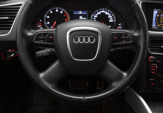 Подержанный автомобиль Audi Q5 2011 года (10 фото)
