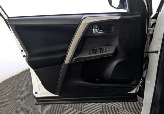 Подержанный автомобиль Toyota RAV4 2019 года (19 фото)