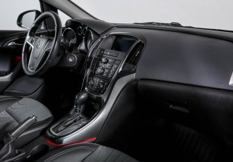 Подержанный автомобиль Opel Astra Wagon 2014 года (9 фото)