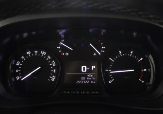 Подержанный автомобиль Peugeot Traveller 2019 года (9 фото)