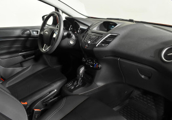 Подержанный автомобиль Ford Fiesta Sedan 2016 года (10 фото)