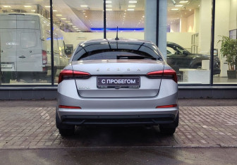 Подержанный автомобиль Skoda Rapid Liftback 2021 года (7 фото)