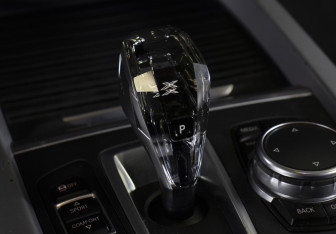 Подержанный автомобиль BMW X5 2015 года (17 фото)